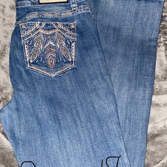 Grace in LA Jeans - Picture 3 of 13